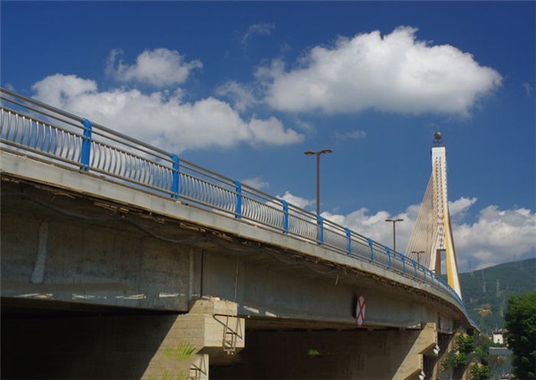 三亚304不锈钢桥梁护栏：安全、耐用与美观的完美结合