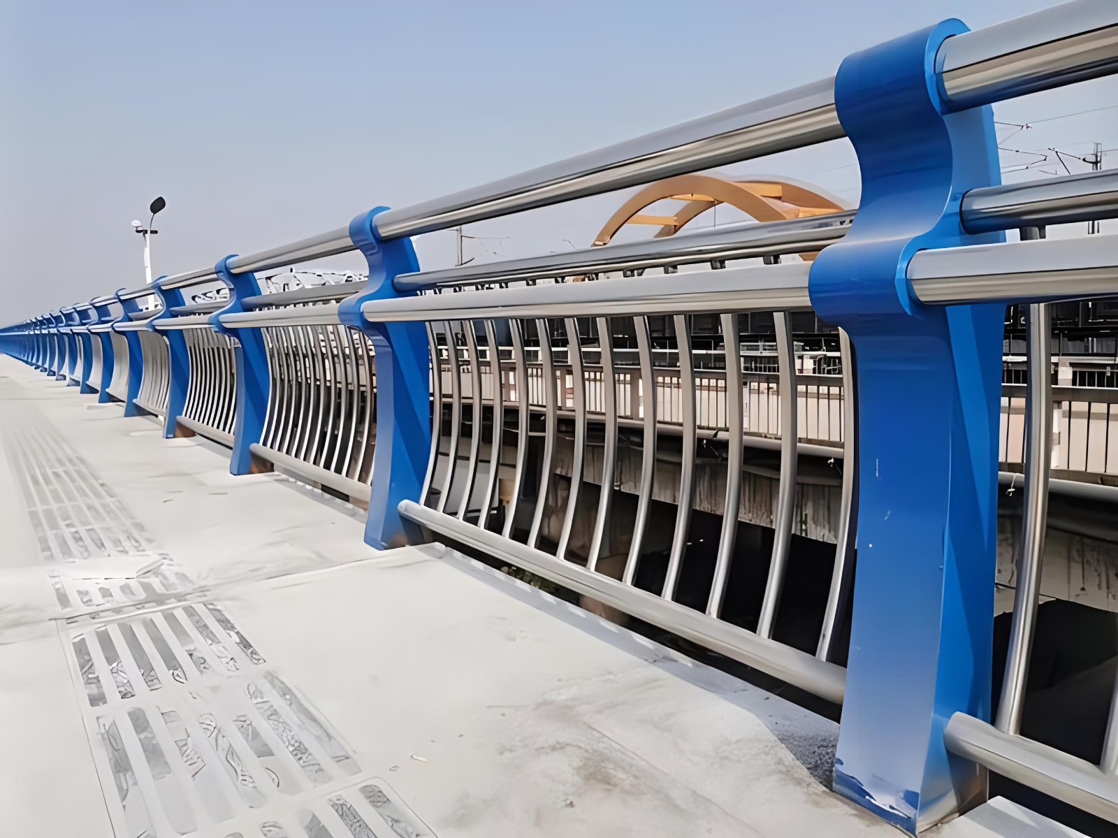 三亚不锈钢复合管护栏制造工艺要求及其重要性