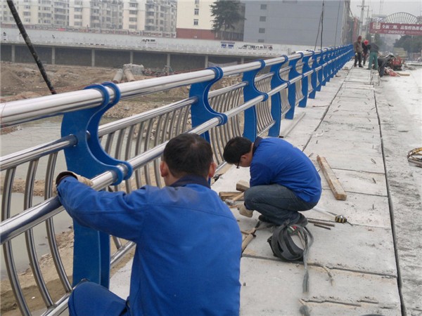 三亚不锈钢桥梁护栏除锈维护的重要性及其方法
