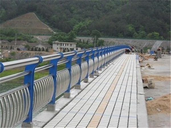 三亚不锈钢桥梁护栏是一种什么材质的护栏