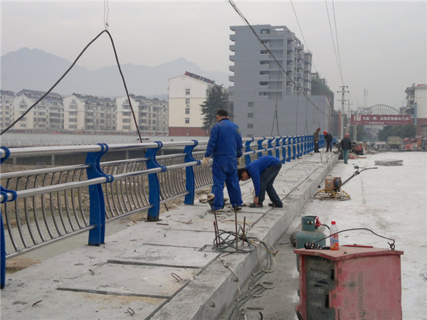 三亚不锈钢复合管护栏常见问题及解决方案